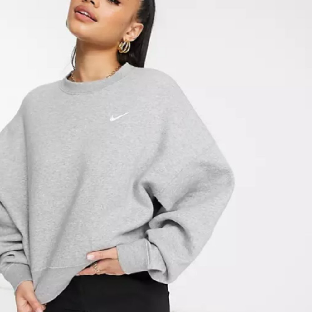Nike Mini Swoosh Oversized Cropped Sweatshirt